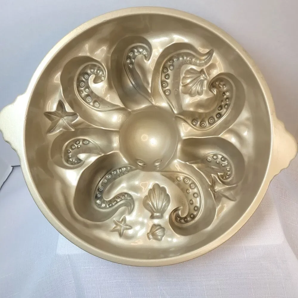 Nordic Ware USA Octopus Beach 10 Cup Cast Aluminum Ocean Baking Cake Pan Bundt